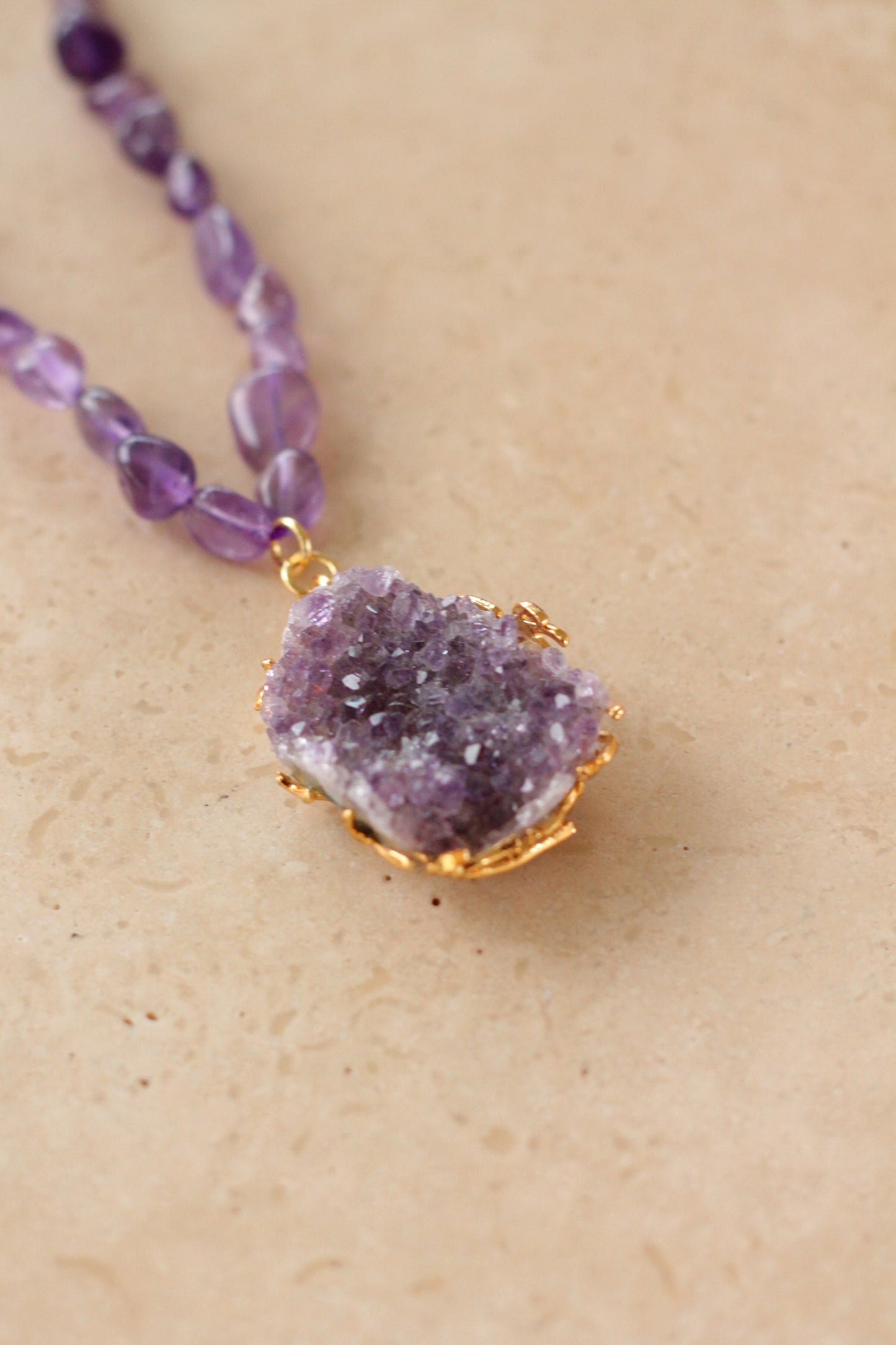Amethist Necklace - Raw meets Smooth
