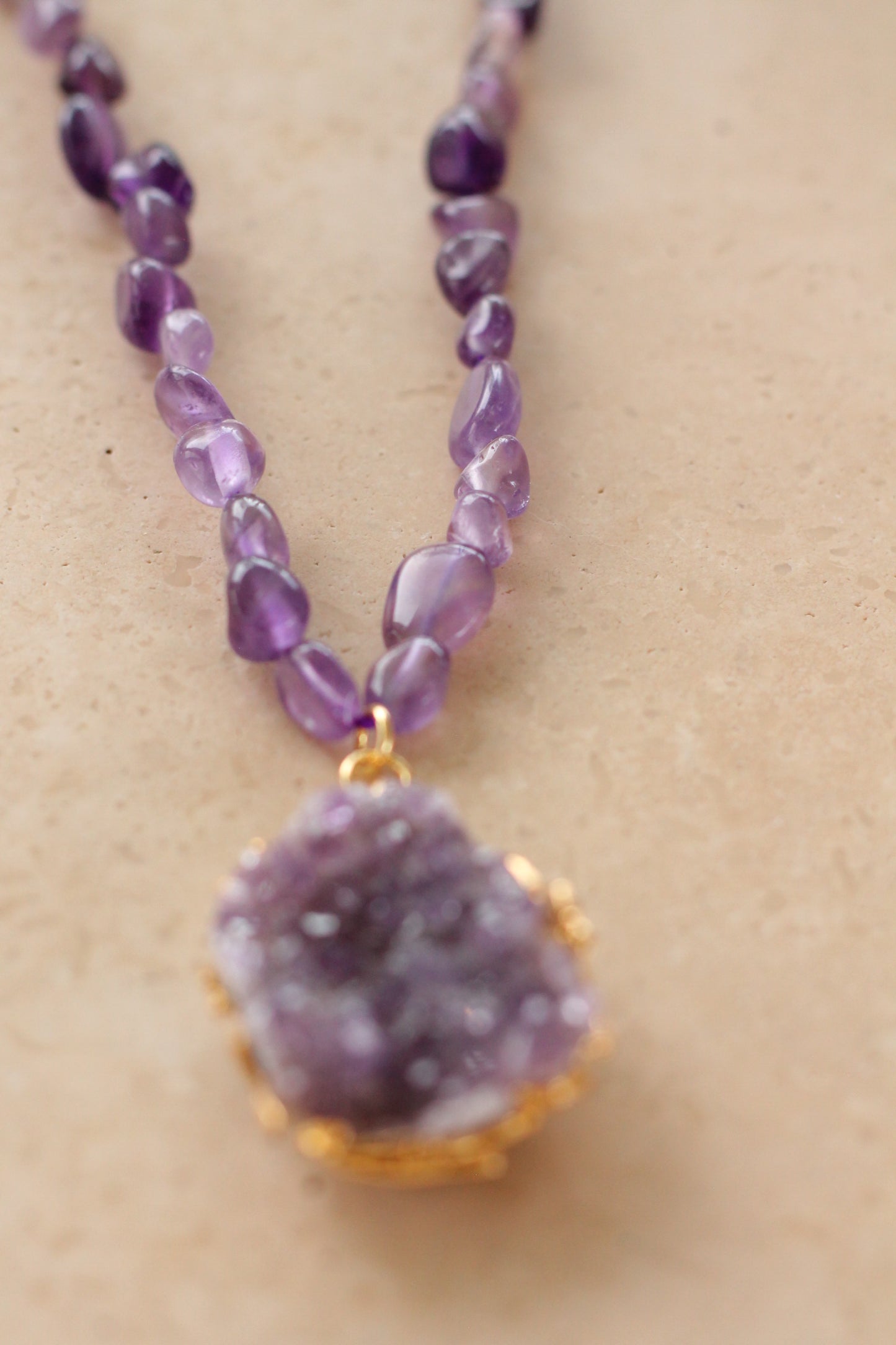 Amethist Necklace - Raw meets Smooth