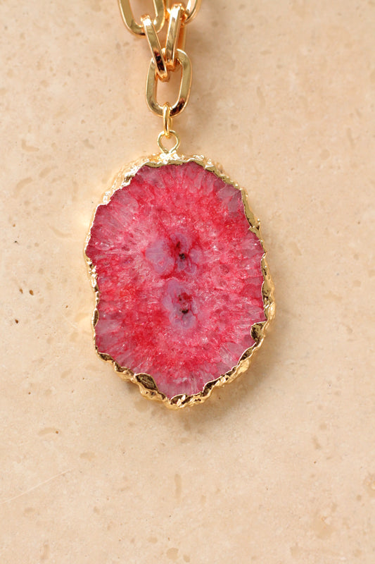 Close-up van de platte gele of oranje Agaat schijf - Agaat Necklace Statement Slice