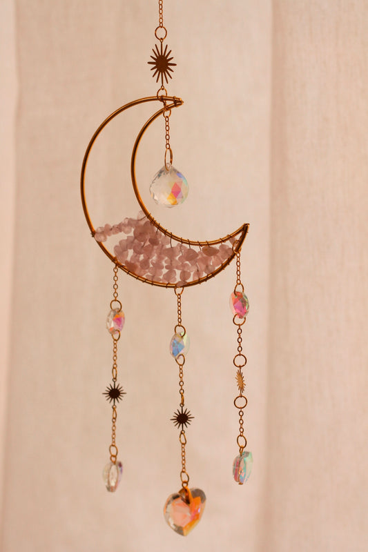 Gebruiksfoto van de Crystal Moon Suncatcher in het interieur